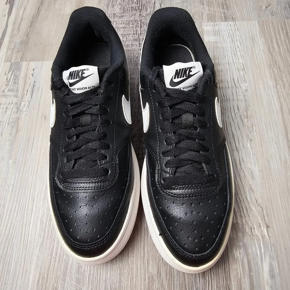 Nike Womens Court Vision Alta Platform Sneakers 8 Black White Casual DM0113-002